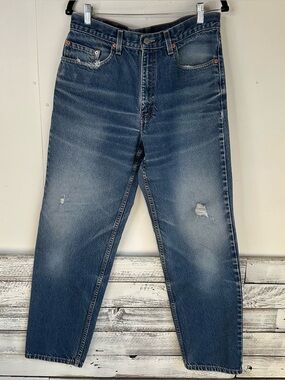 VINTAGE LEVI’s 550 Straight Leg Distressed Jeans Inseam 31”